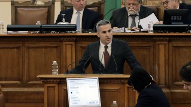 Парламентът включи в дневния си ред декларацията на Продължаваме Промяната