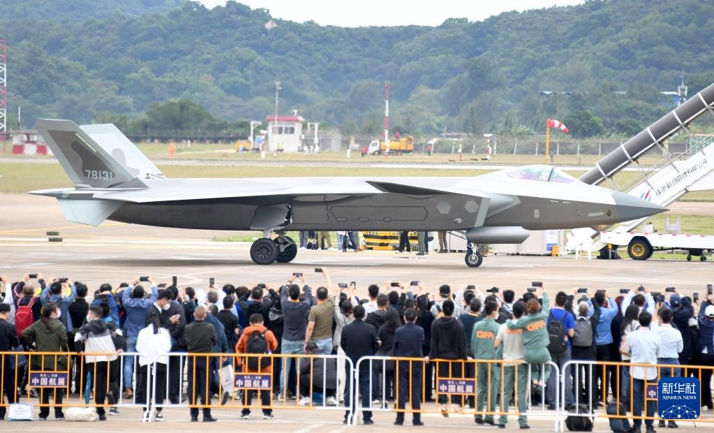 Стелт изтребителят J-20