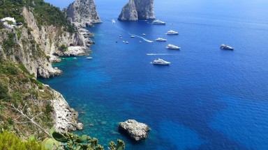 Остров Капри вдига забраната за прием на туристи