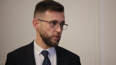 Служителите на Министерството на външните работи МВнР искат заплатите им