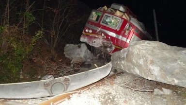 Пострадалият машинист на влака, ударил се в скала край Клисура, е в добро състояние
