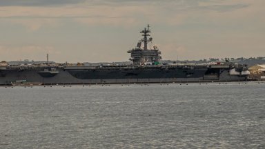 Девет души бяха ранени при пожар на борда на американския