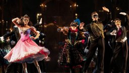 "Фантомът на операта" удължава дългото си сбогуване на Бродуей
