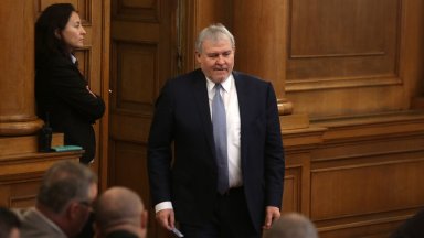 По думите му от страна на опозицията това е нормален