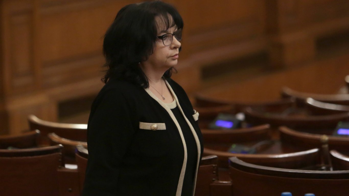 Теменужка Петкова увери, че пари за пенсии и за проекти в общините са предвидени в бюджет 2025