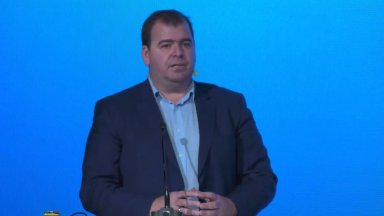 Никой няма да остане без дърва Това каза служебният министър