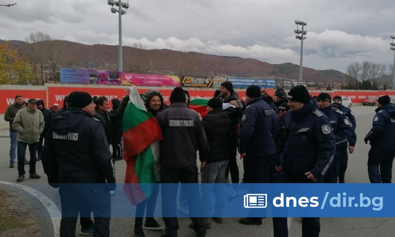 Около 30 животновъди се включиха в протеста, който бе обявен