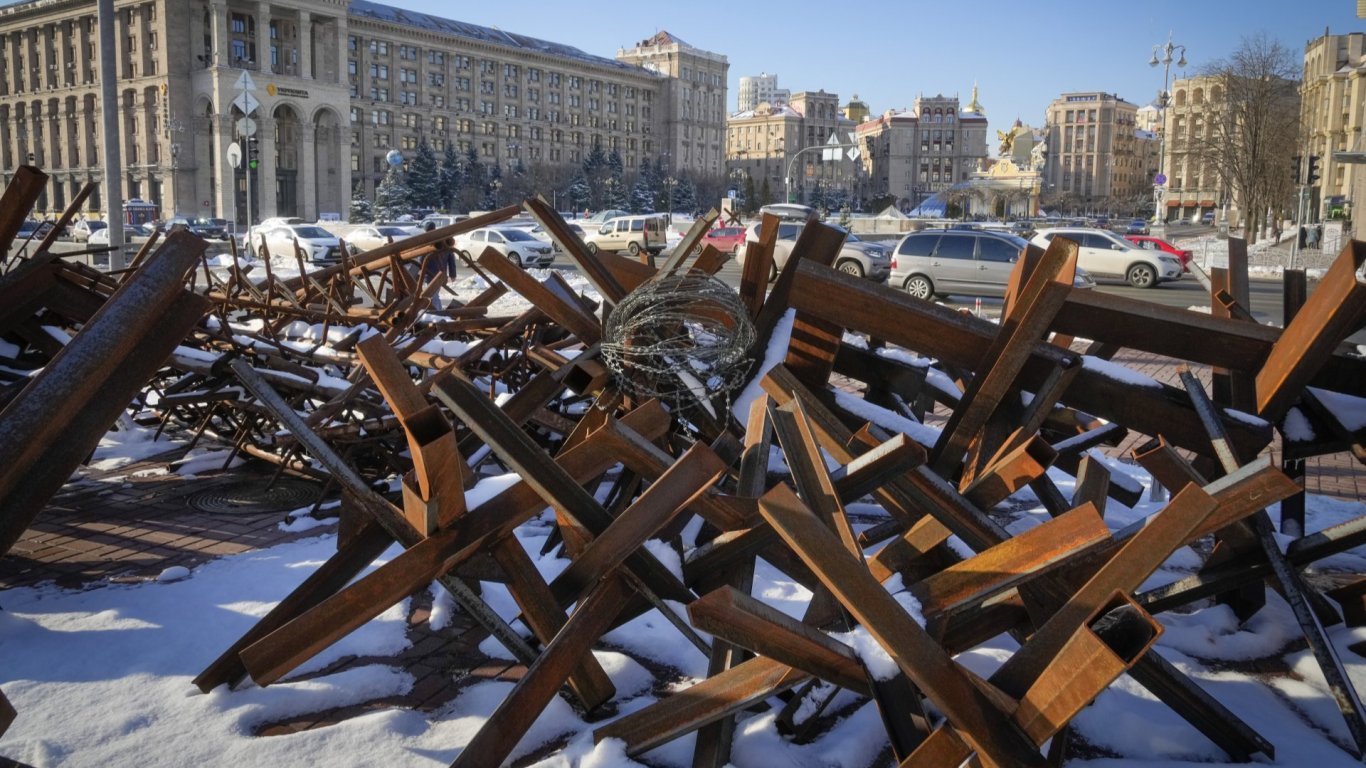 Киев призна за 13 000 загинали войници, нови оръжейни сделки за Украйна и Финландия 
