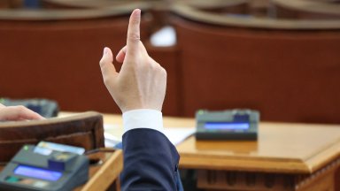 Споровете за Изборния кодекс продължава в пленарна зала На косъм