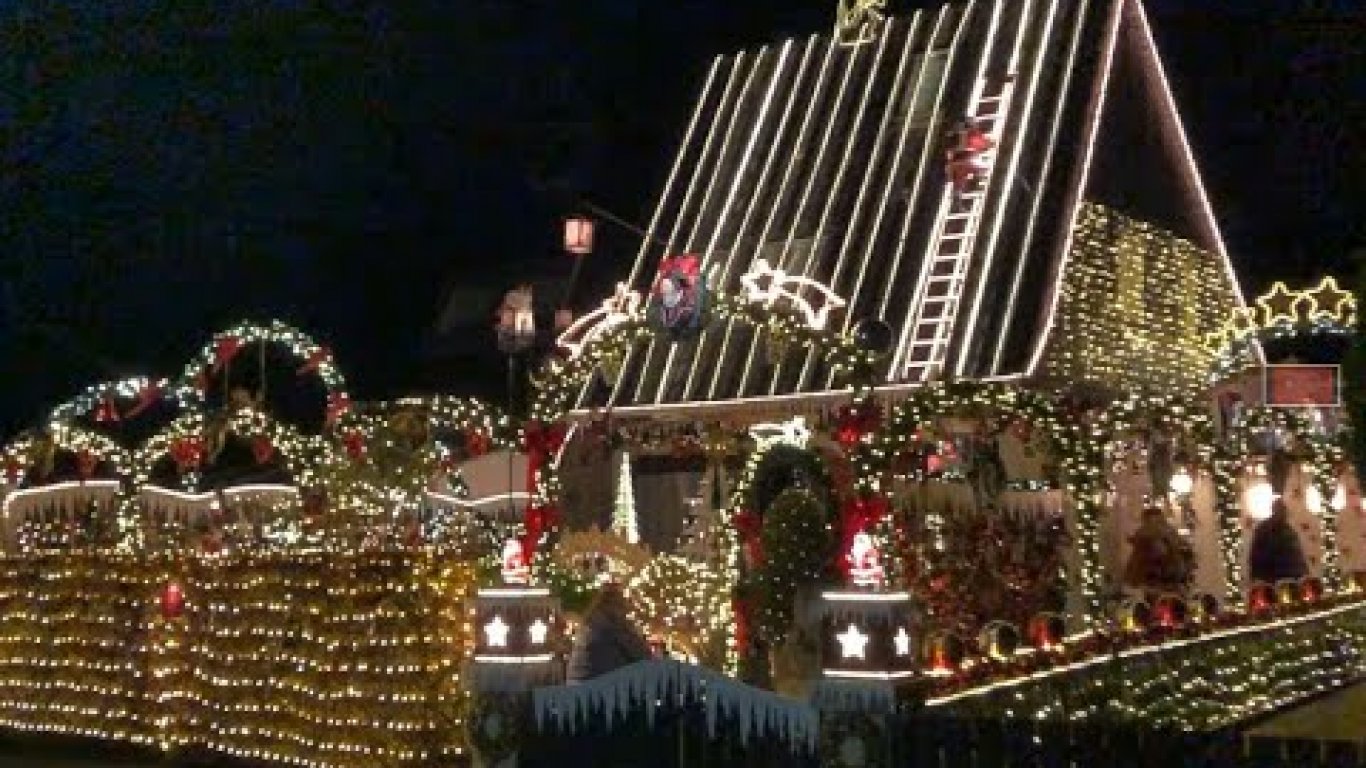 Заплахи срещу празничното осветление на „Коледна къща“ в германски град - харчела много ток