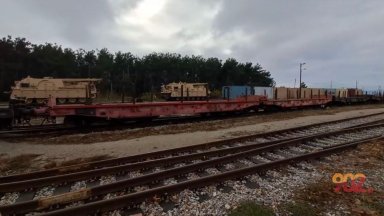 Товарен влак с военна техника на НАТО дерайлира близо до