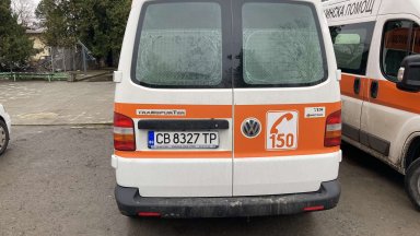 Водачът на задържаната линейка превозвала нелегални мигранти бил облечен с