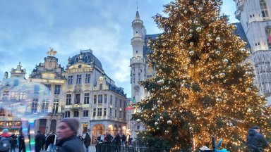 Коледен Брюксел оживява в светлини и предпразнична суета гарнирани от