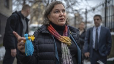 Виктория Нюланд на изненадваща визита в Киев, знае откъде идват "кървавите писма"