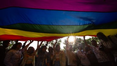 По късно Хийли прекъсна шоуто като каза на публиката Трябва да