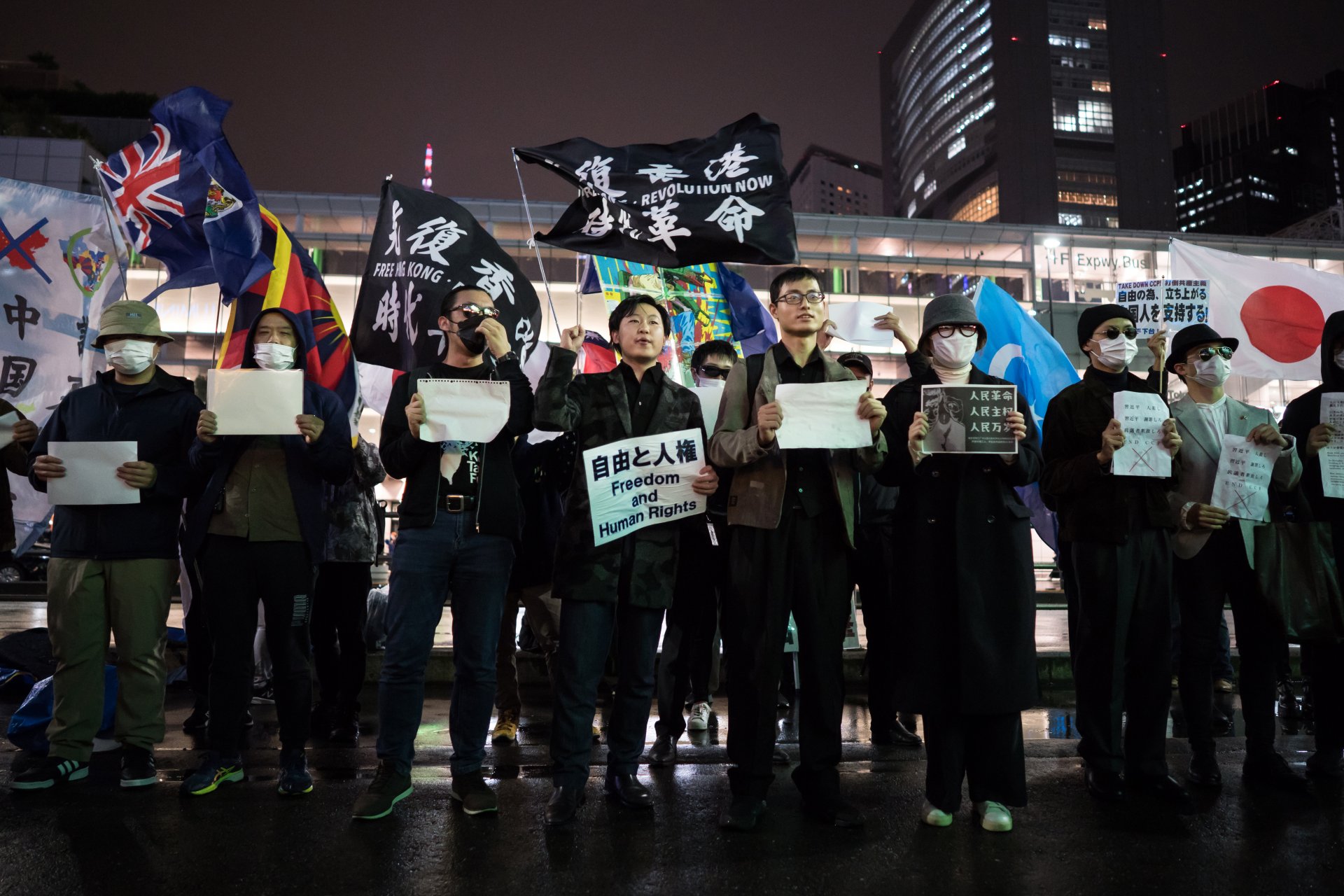 Япония подкрпя китайските жители  впротестите им срешу строгите мерки срещу COVID-19