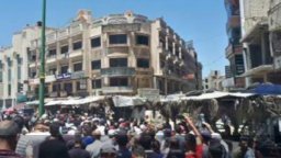 Двама убити и седем ранени при един от редките антиправителствени протести в Сирия (видео)