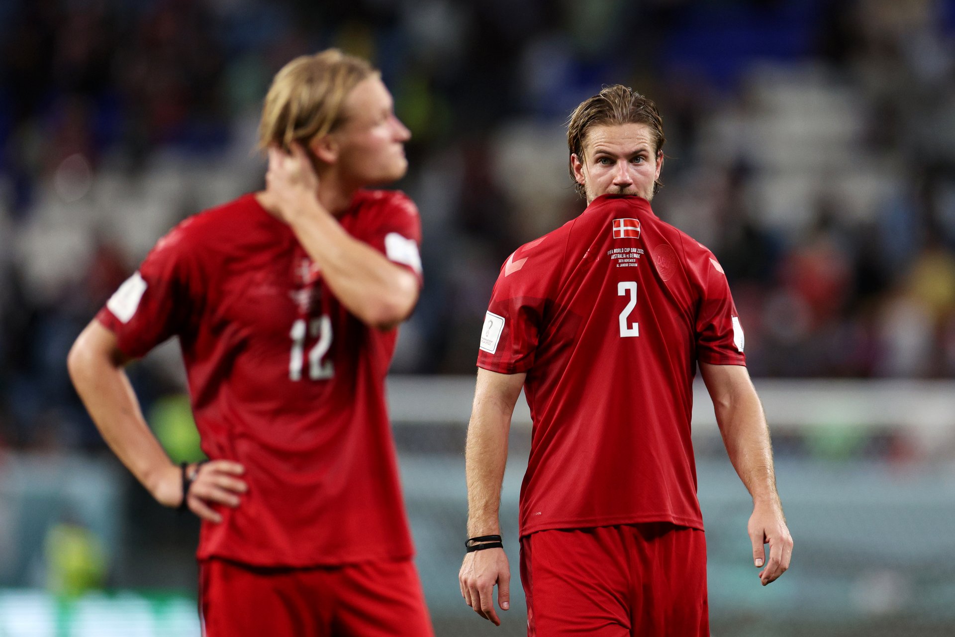 Йоахим Андерсен от Дания показва униние след поражението с 0-1 в мача от група D на Световното първенство по футбол в Катар 2022 между Австралия и Дания на стадион „Ал Джануб“ на 30 ноември 2022 г. в Ал Уакра, Катар. 