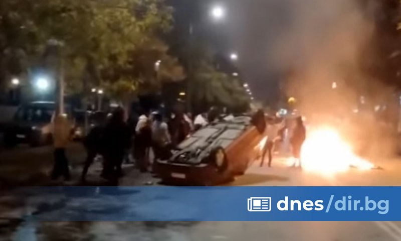 Ожесточени сблъсъци избухнаха снощи между протестиращи и полицията в Солун,