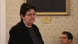 Служебният кабинет поиска от НС още време за събиране на приходи и правене на разходи