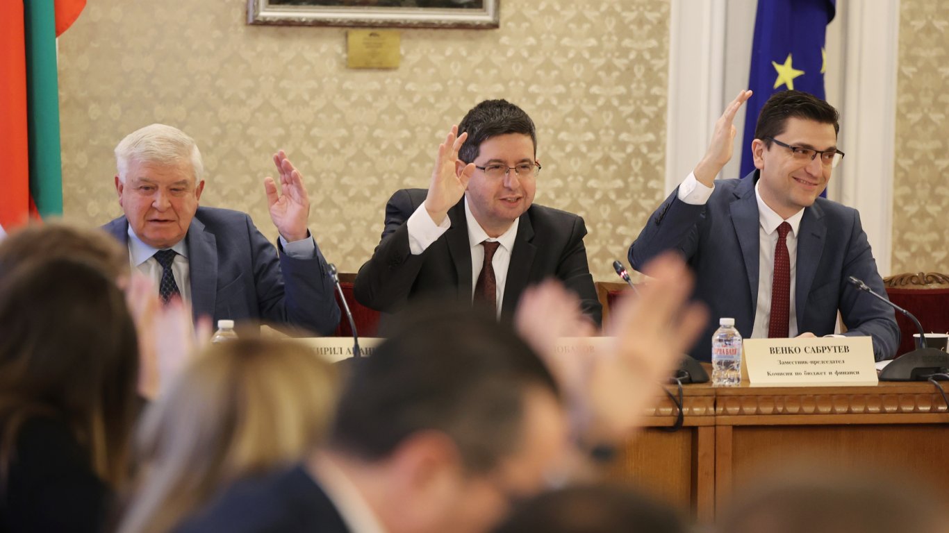 Очакваното гласуване на кабинета "Габровски" стопира удължаването на бюджета