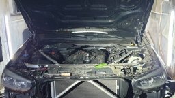 Показаха откраднатия джип "БМВ Х3", открит в гараж в момент на разглобяване