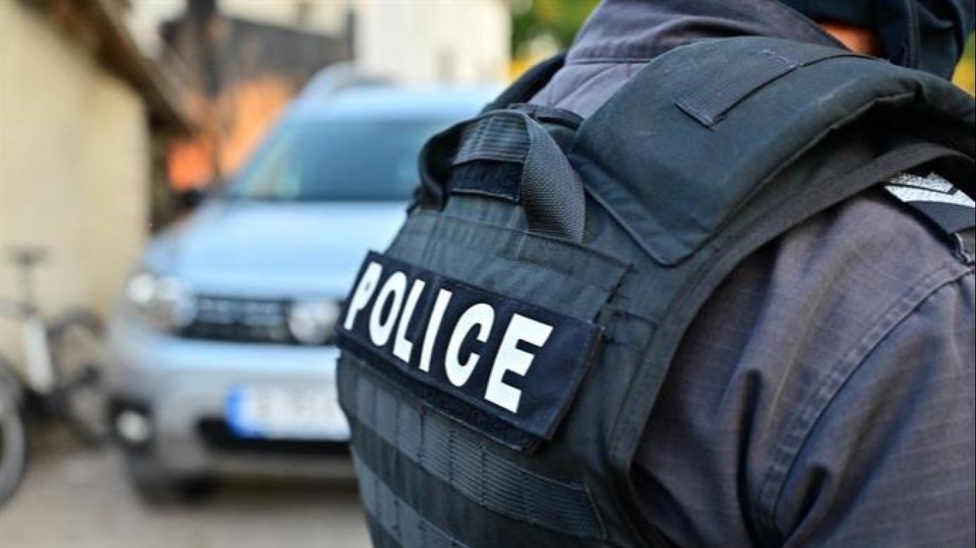 23-годишен полицай от специализираните сили в СДВР е задържаният за трафик на мигранти