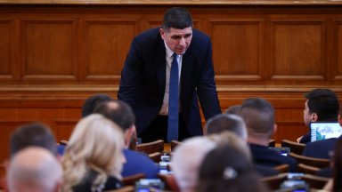 Според Мирчев част от конституционните промени са насочени към ограничаване