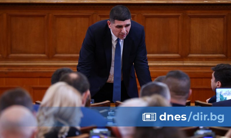 Според Мирчев част от конституционните промени са насочени към ограничаване