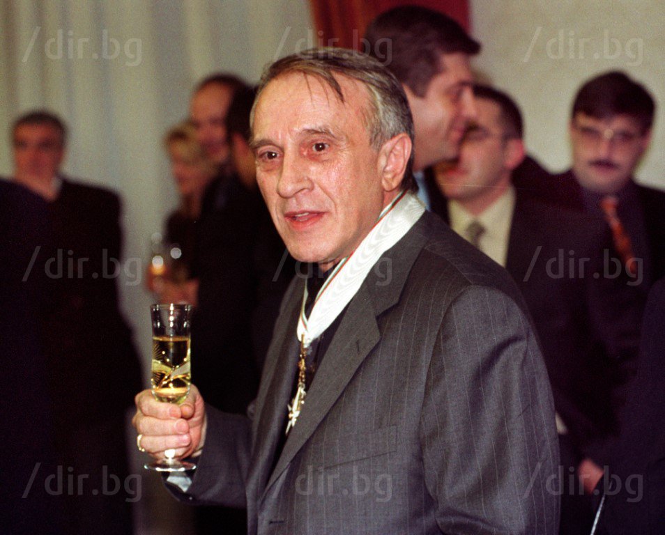 7 декември 2022 г. Тошо Тошев е удостоен с орден "Стара планина" І степен за изключителни заслуги в областта на журналистиката, медийния бизнес и културата.