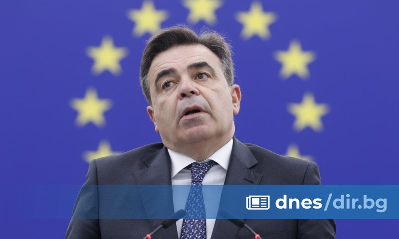 Зам.-председателят на Европейската комисия Маргаритис Схинас, еврокомисарят по вътрешните работи