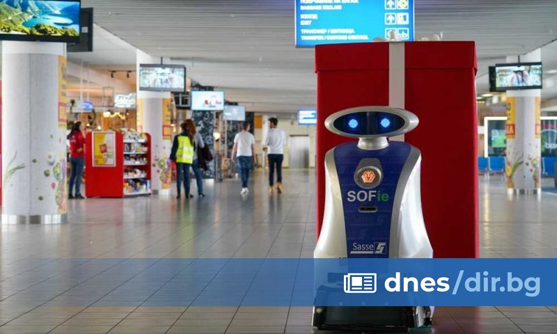 Роботизираният асистент за почистване SOFie започна работа на Летище София,