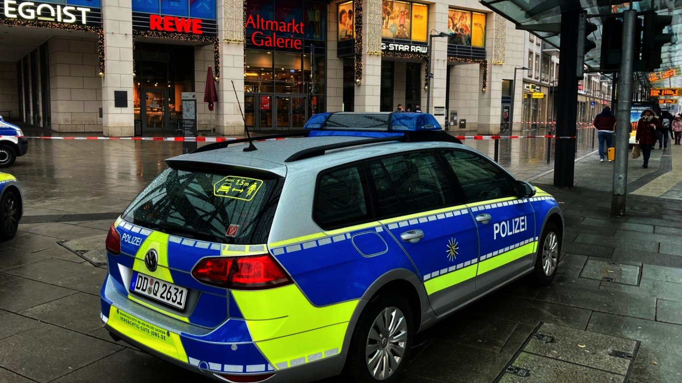 Полицията в Дрезден евакуира мол заради взети заложници и стрелба 
