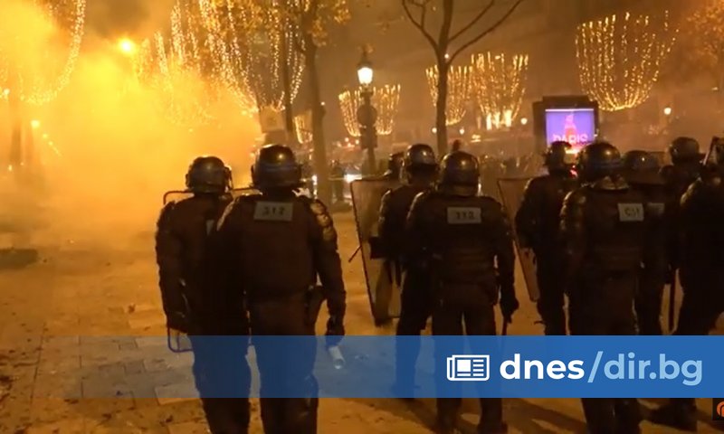 Сблъсъци избухнаха между футболни запалянковци и полицаи на парижкия булевард