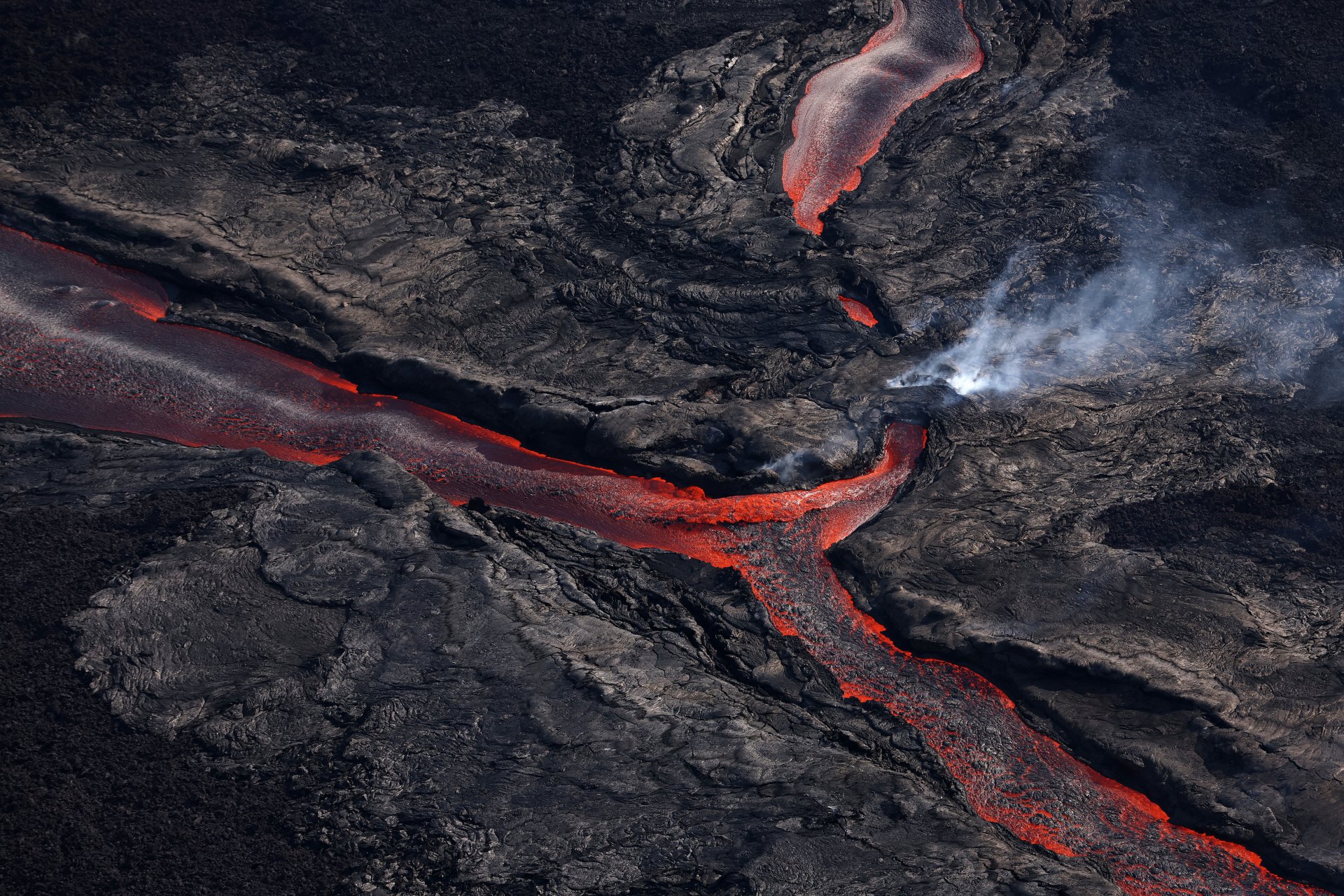  За първи път от близо 40 години вулканът Мауна Лоа, най-големият активен вулкан в света, изригна.