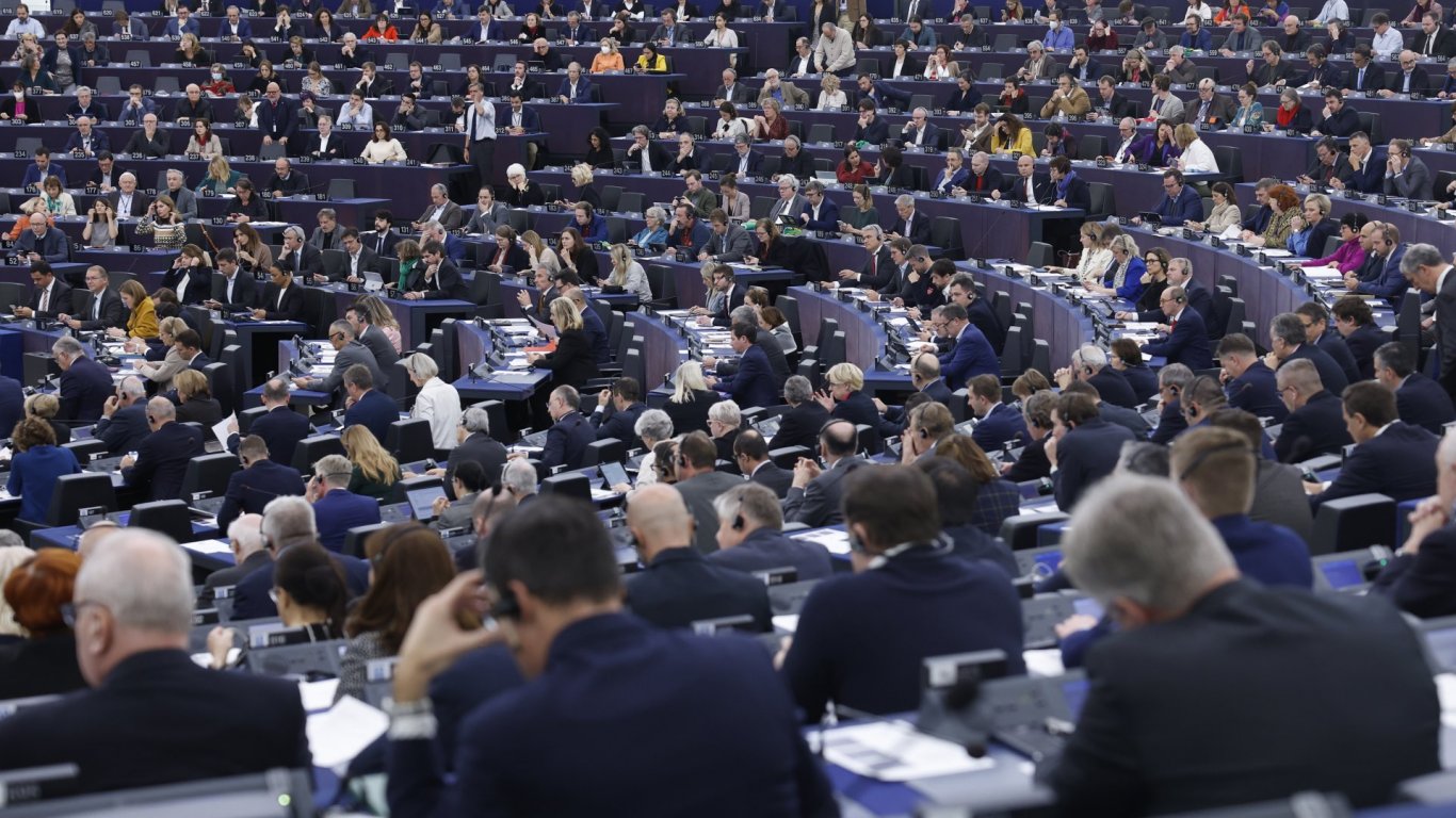 На четирима от задържаните заради корупция в Европарламента са повдигнати обвинения 