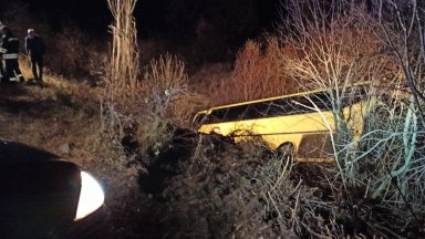 Провежда се акция по изваждането на автобуса с 40 екскурзианти