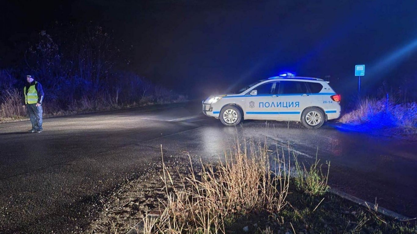 Шофьорка се удари в кола и камион на пътя София-Варна, 65-годишен загина
