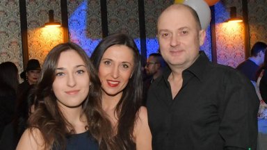Мери представя новия си сингъл "Говори ми" 
