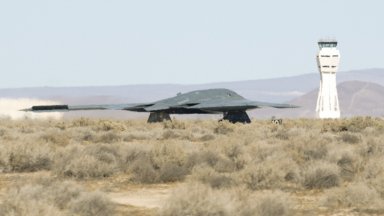 Стелт бомбардировачът B-2A Spirit за над $2 млрд. се запали при аварийно кацане в САЩ