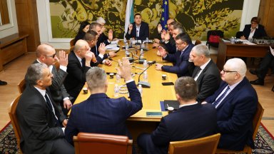 За по малко от 8 минути Комисията по отбрана в парламента