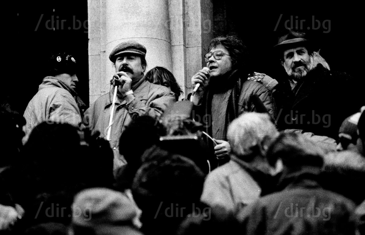 Кирил Маричков, Георги Минчев и Петър Берон на протеста пред "Александър Невски"