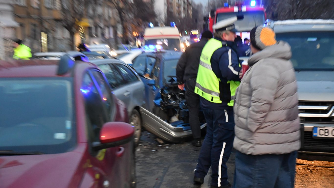 Епилептичен припадък на шофьор довел до катастрофата в центъра на София