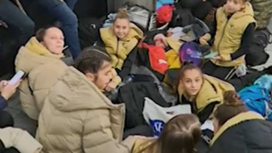 Български деца останаха часове на улицата в Лондон заради отменени полети 