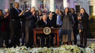 Президентът на САЩ Джо Байдън подписа закон признаващ еднополовите бракове