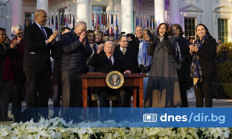 Президентът на САЩ Джо Байдън подписа закон, признаващ еднополовите бракове