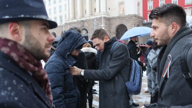 Служители на Министерството на външните работи МВнР излязоха на едночасов