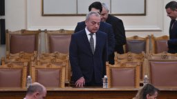 Служебният премиер: Вече си представях заглавия "Гълъб Донев отлетя от Министерския съвет"