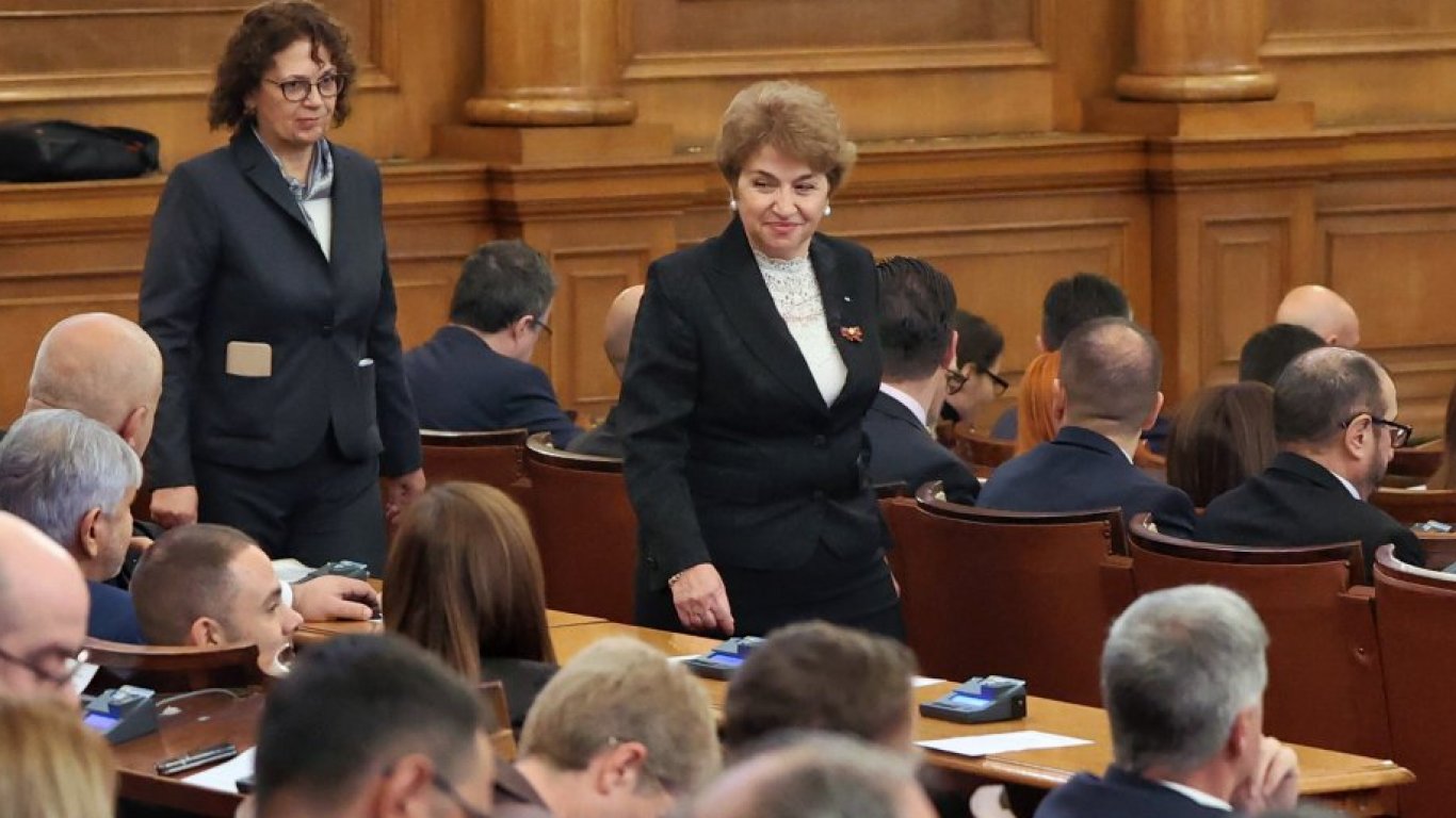 Президентът освободи Меглена Плугчиева от поста посланик на България в Черна гора