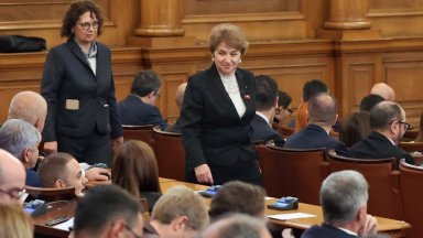 Президентът освободи Меглена Плугчиева от поста посланик на България в Черна гора